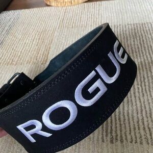 Rogue Black and White Lifting Belt